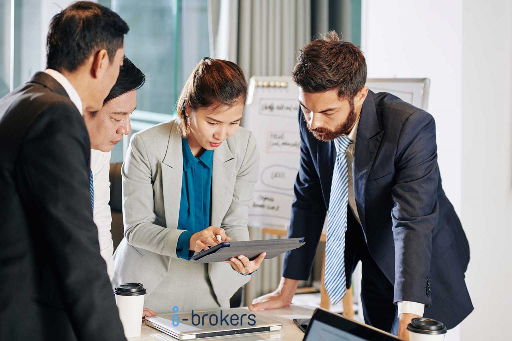 how are group life insurance premiums calculated